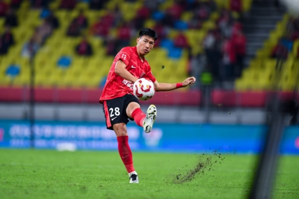 上海申花正与后卫杨帅道契约，后者和蓉城的契约业将到期