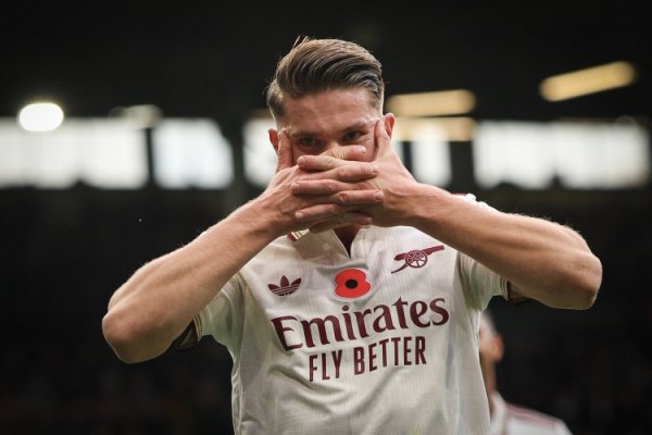 希曼：比较用梅里诺担任伪九号位，我更风光取舍让约克雷斯踢时尚